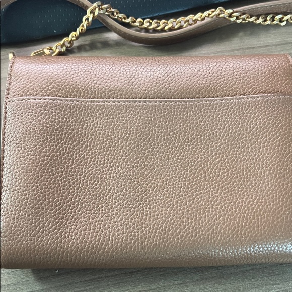 Tory Burch Pebbled Leather Crossbody in Taupe with Gold Logo - Picture 3 of 5